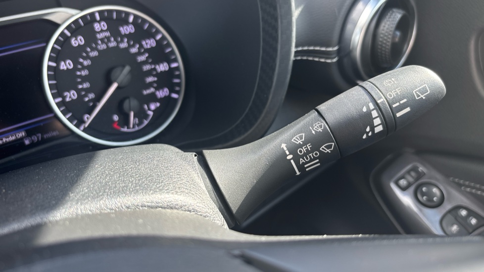 Nissan Juke 1.6 Hybrid N-Connecta 5dr Auto Hybrid Hatchback - Image 36