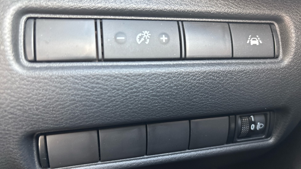 Nissan Juke 1.6 Hybrid N-Connecta 5dr Auto Hybrid Hatchback - Image 37