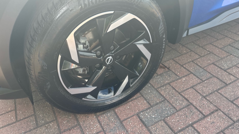 Nissan Juke 1.6 Hybrid N-Connecta 5dr Auto Hybrid Hatchback - Image 43