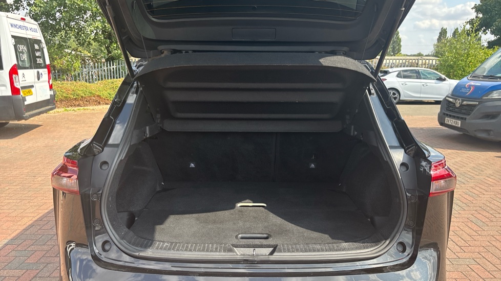 Nissan Qashqai 1.3 DiG-T MH N-Connecta 5dr Petrol Hatchback - Image 4