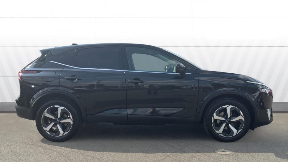 Nissan Qashqai 1.3 DiG-T MH N-Connecta 5dr Petrol Hatchback - Image 5