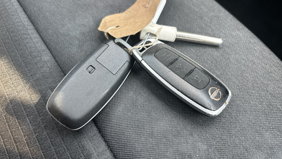 Nissan Qashqai 1.3 DiG-T MH N-Connecta 5dr Petrol Hatchback - Image 20