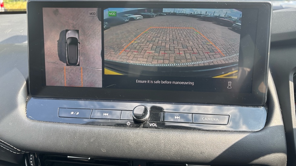 Nissan Qashqai 1.3 DiG-T MH N-Connecta 5dr Petrol Hatchback - Image 22