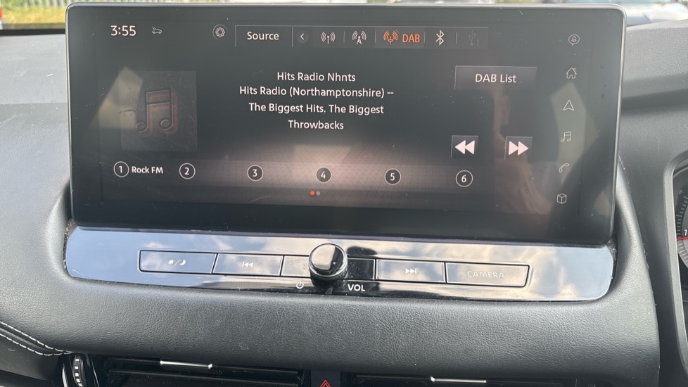 Nissan Qashqai 1.3 DiG-T MH N-Connecta 5dr Petrol Hatchback - Image 24