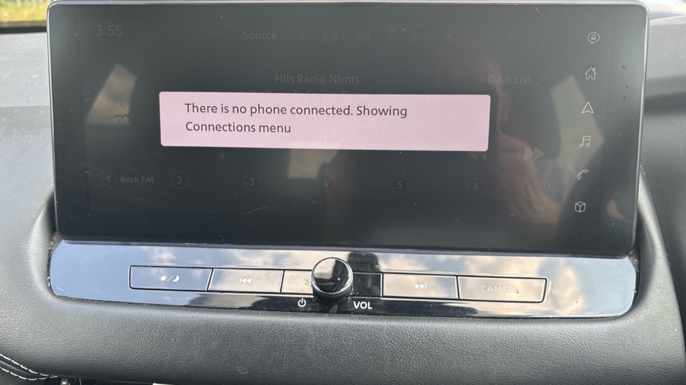 Nissan Qashqai 1.3 DiG-T MH N-Connecta 5dr Petrol Hatchback - Image 25