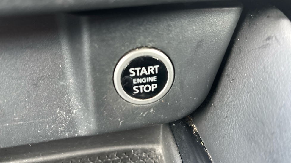 Nissan Qashqai 1.3 DiG-T MH N-Connecta 5dr Petrol Hatchback - Image 28