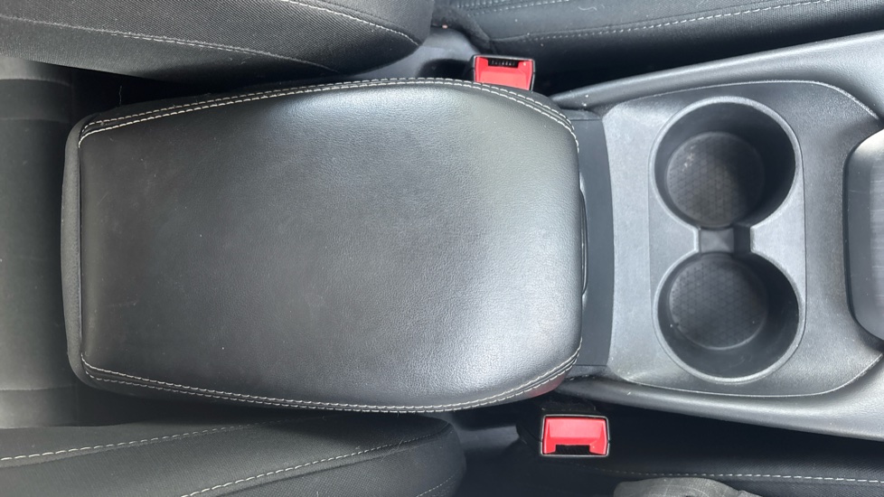 Nissan Qashqai 1.3 DiG-T MH N-Connecta 5dr Petrol Hatchback - Image 30
