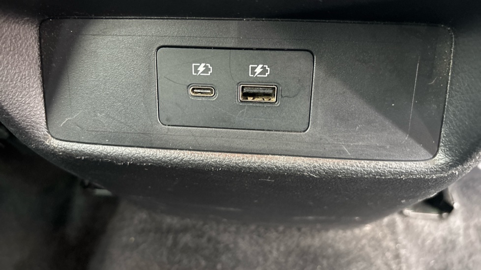 Nissan Qashqai 1.3 DiG-T MH N-Connecta 5dr Petrol Hatchback - Image 31