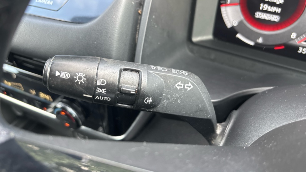 Nissan Qashqai 1.3 DiG-T MH N-Connecta 5dr Petrol Hatchback - Image 33