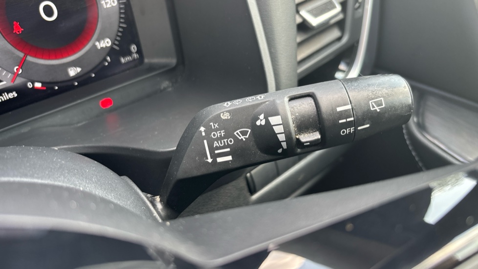 Nissan Qashqai 1.3 DiG-T MH N-Connecta 5dr Petrol Hatchback - Image 35