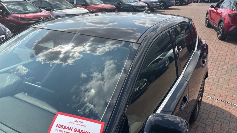 Nissan Qashqai 1.3 DiG-T MH N-Connecta 5dr Petrol Hatchback - Image 40