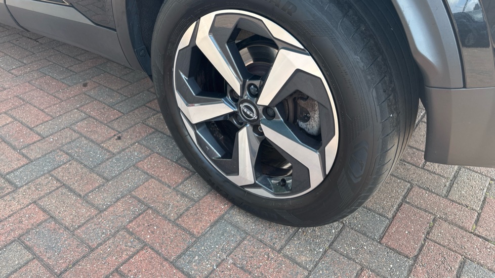 Nissan Qashqai 1.3 DiG-T MH N-Connecta 5dr Petrol Hatchback - Image 41