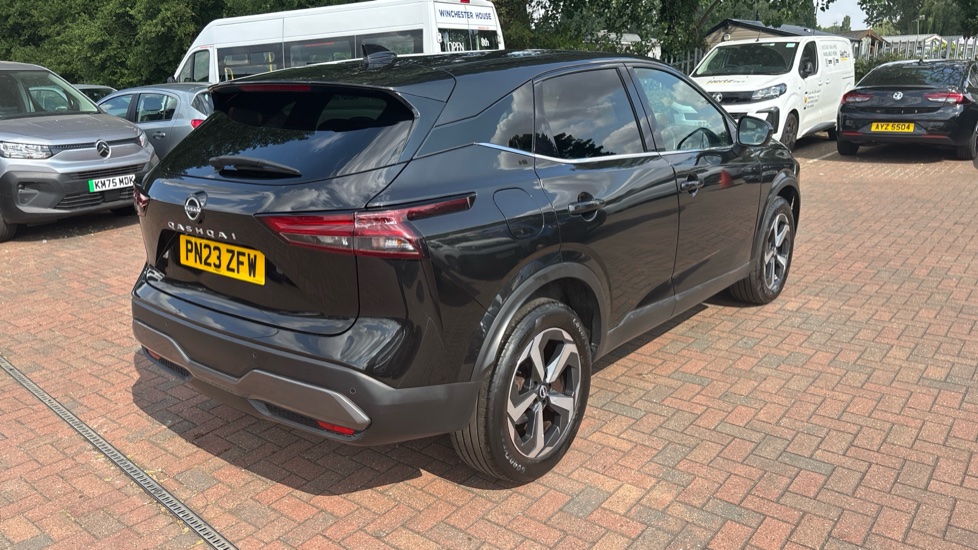Nissan Qashqai 1.3 DiG-T MH N-Connecta 5dr Petrol Hatchback - Image 44