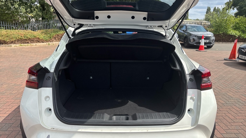 Nissan Juke 1.6 Hybrid N-Connecta 5dr Auto Hybrid Hatchback - Image 4