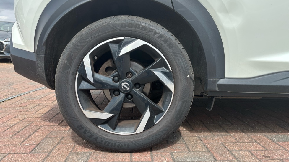 Nissan Juke 1.6 Hybrid N-Connecta 5dr Auto Hybrid Hatchback - Image 7