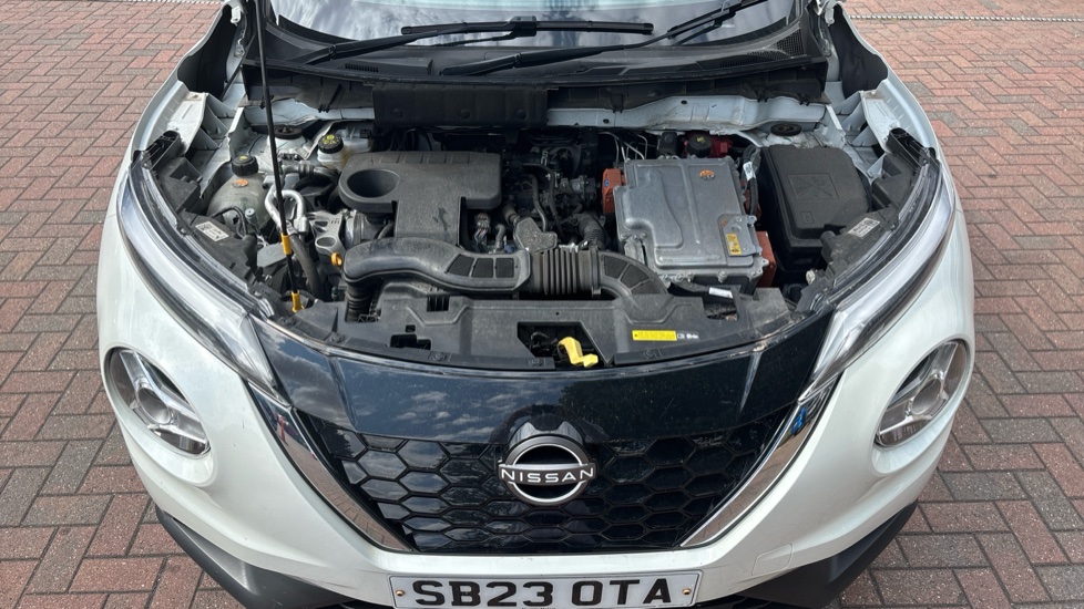 Nissan Juke 1.6 Hybrid N-Connecta 5dr Auto Hybrid Hatchback - Image 8