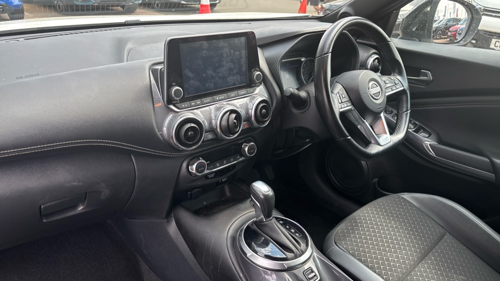 Nissan Juke 1.6 Hybrid N-Connecta 5dr Auto Hybrid Hatchback - Image 9