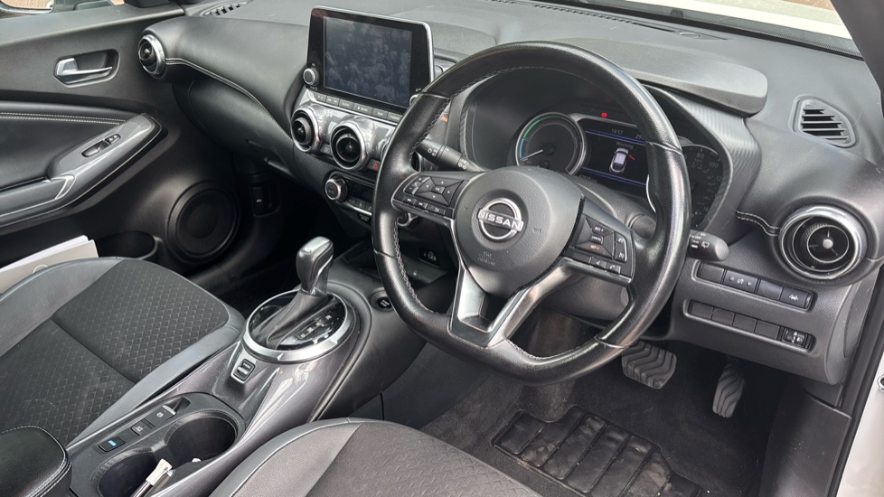 Nissan Juke 1.6 Hybrid N-Connecta 5dr Auto Hybrid Hatchback - Image 11