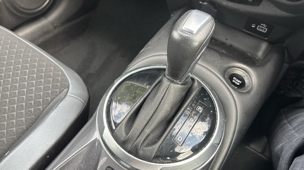 Nissan Juke 1.6 Hybrid N-Connecta 5dr Auto Hybrid Hatchback - Image 13