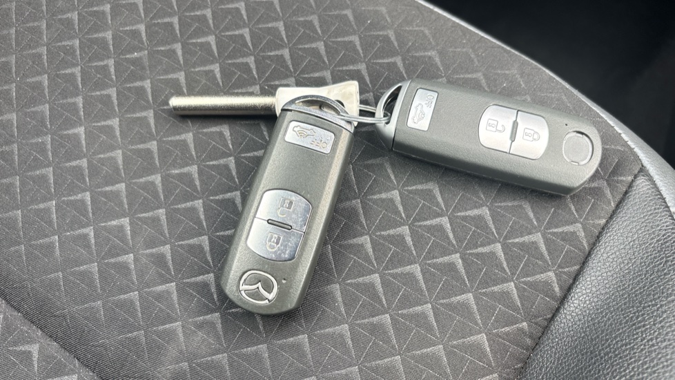 Nissan Juke 1.6 Hybrid N-Connecta 5dr Auto Hybrid Hatchback - Image 20