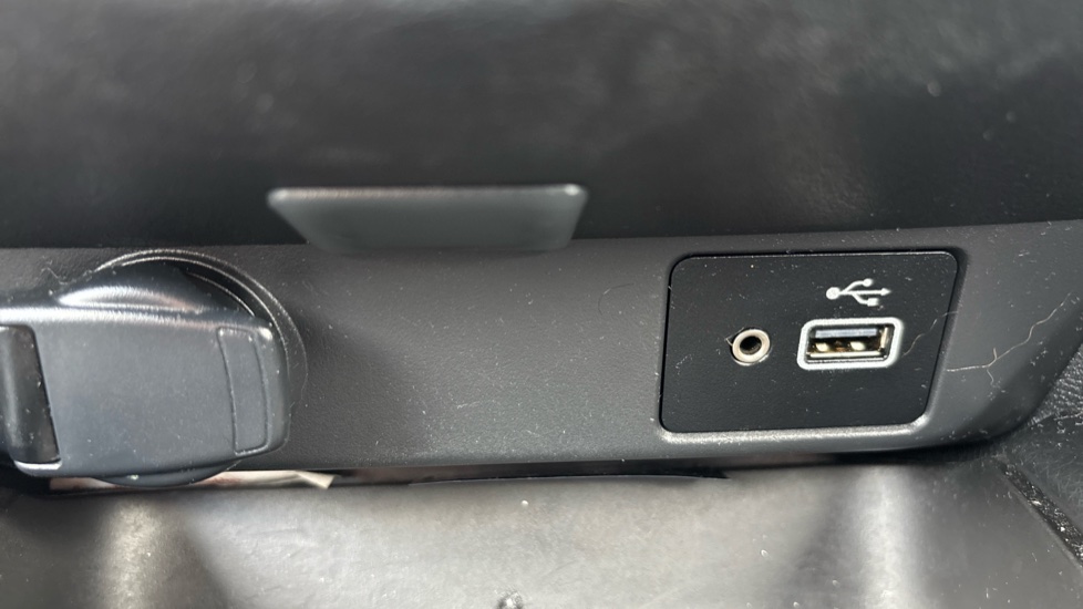 Nissan Juke 1.6 Hybrid N-Connecta 5dr Auto Hybrid Hatchback - Image 28