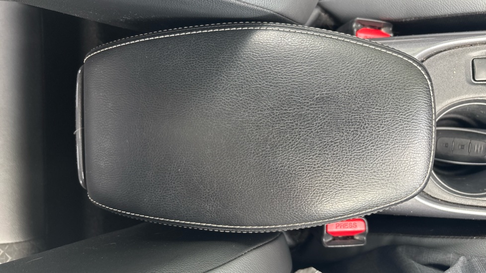 Nissan Juke 1.6 Hybrid N-Connecta 5dr Auto Hybrid Hatchback - Image 29