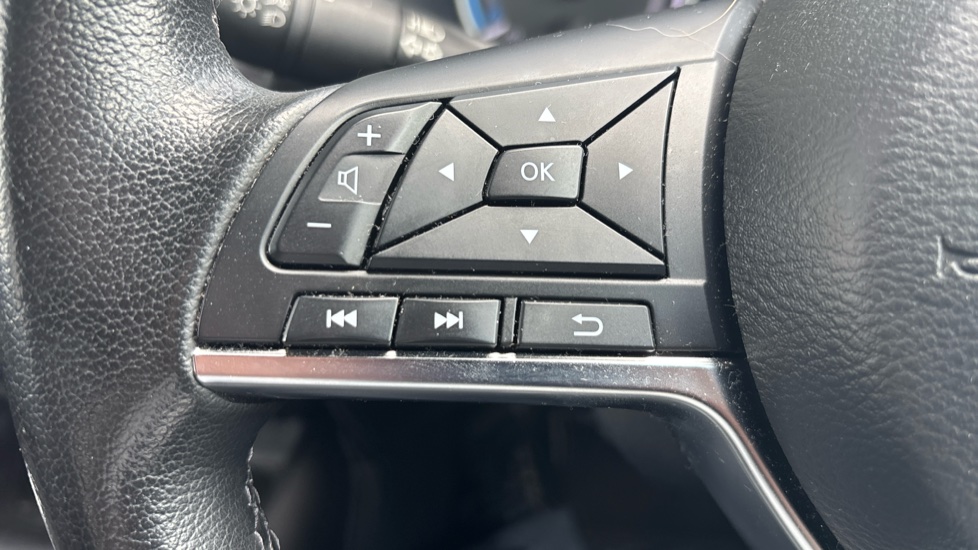 Nissan Juke 1.6 Hybrid N-Connecta 5dr Auto Hybrid Hatchback - Image 30