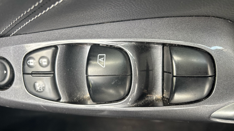 Nissan Juke 1.6 Hybrid N-Connecta 5dr Auto Hybrid Hatchback - Image 34