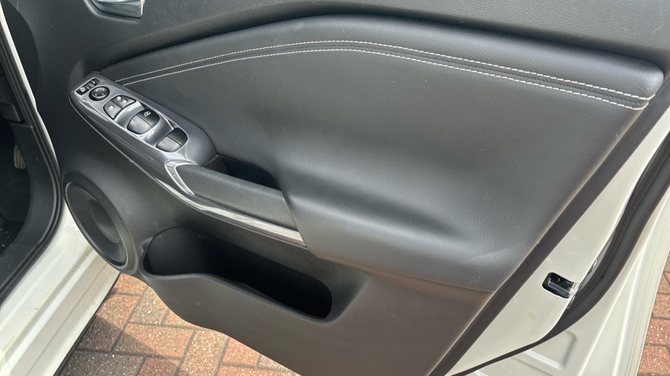 Nissan Juke 1.6 Hybrid N-Connecta 5dr Auto Hybrid Hatchback - Image 36