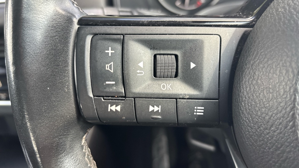 Nissan Qashqai 1.3 DiG-T MH Acenta Premium 5dr Petrol Hatchback - Image 28