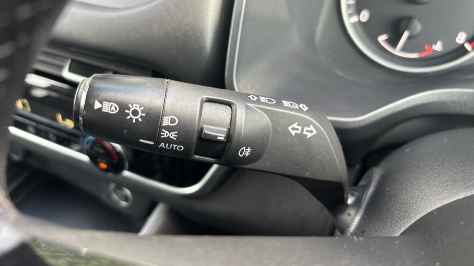 Nissan Qashqai 1.3 DiG-T MH Acenta Premium 5dr Petrol Hatchback - Image 29