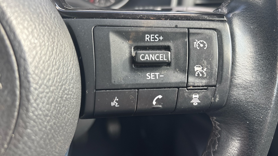 Nissan Qashqai 1.3 DiG-T MH Acenta Premium 5dr Petrol Hatchback - Image 30