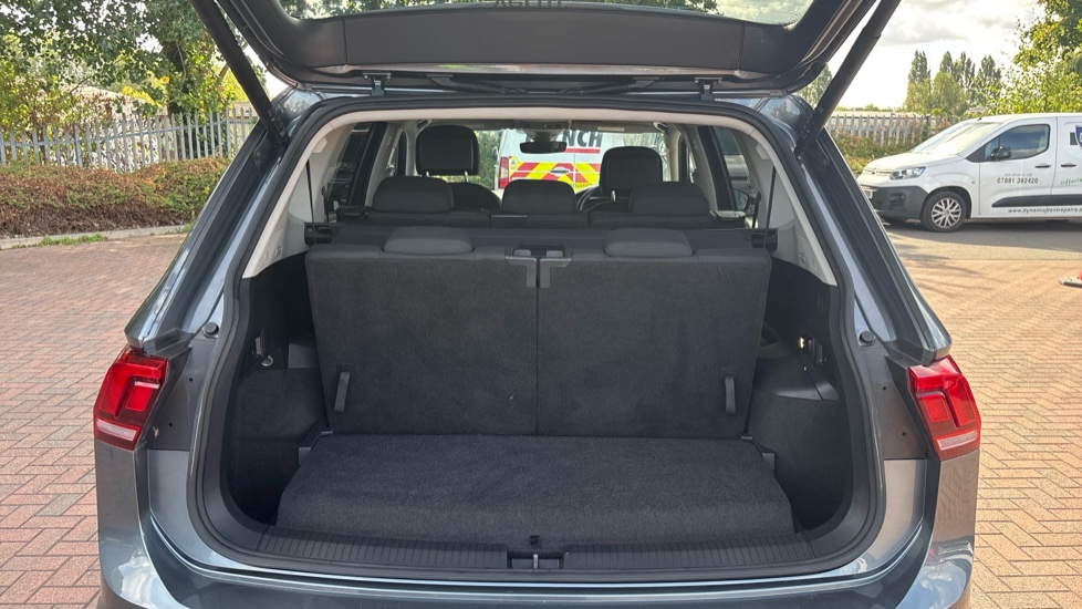 Volkswagen Tiguan Allspace 1.5 TSI Life 5dr DSG Petrol Estate - Image 4
