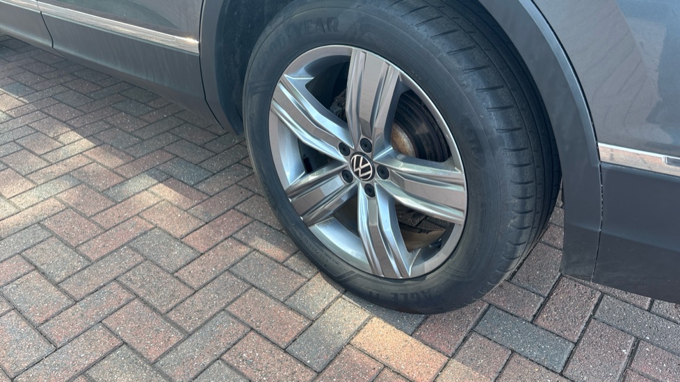 Volkswagen Tiguan Allspace 1.5 TSI Life 5dr DSG Petrol Estate - Image 49