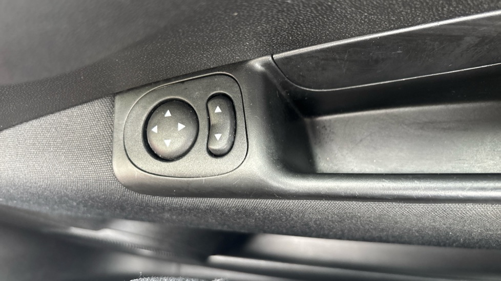 Fiat 500 1.0 Mild Hybrid 3dr Petrol Hatchback - Image 33