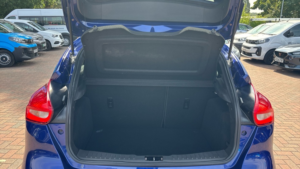 Ford Focus 1.0 EcoBoost 125 ST-Line 5dr Petrol Hatchback - Image 4