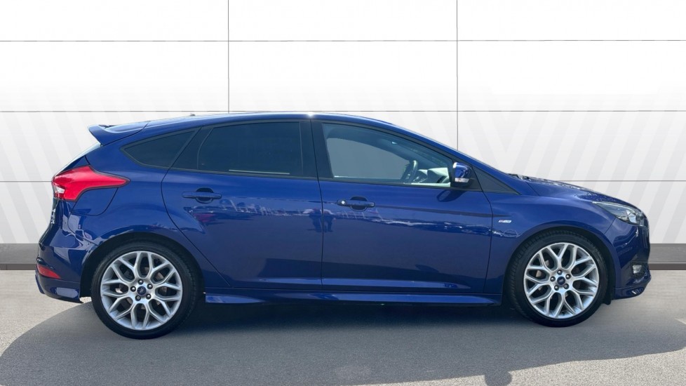 Ford Focus 1.0 EcoBoost 125 ST-Line 5dr Petrol Hatchback - Image 5