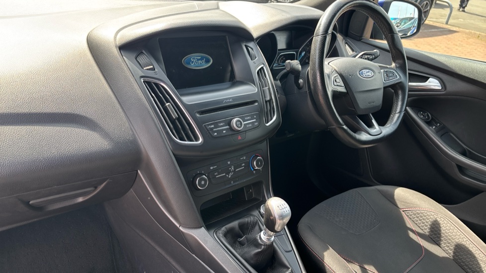 Ford Focus 1.0 EcoBoost 125 ST-Line 5dr Petrol Hatchback - Image 9