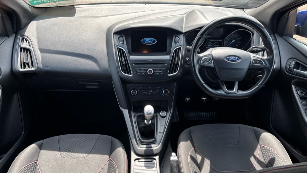 Ford Focus 1.0 EcoBoost 125 ST-Line 5dr Petrol Hatchback - Image 10