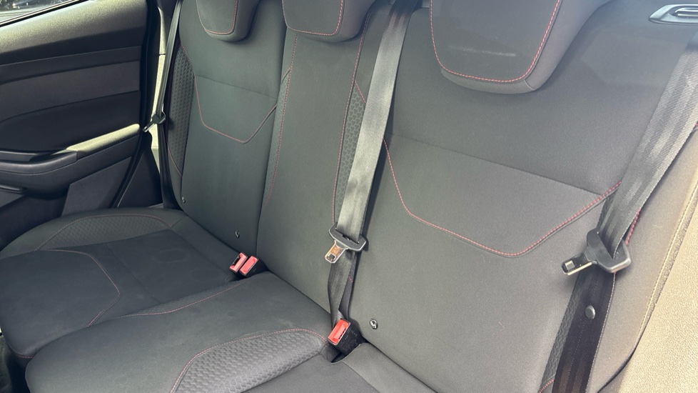Ford Focus 1.0 EcoBoost 125 ST-Line 5dr Petrol Hatchback - Image 16
