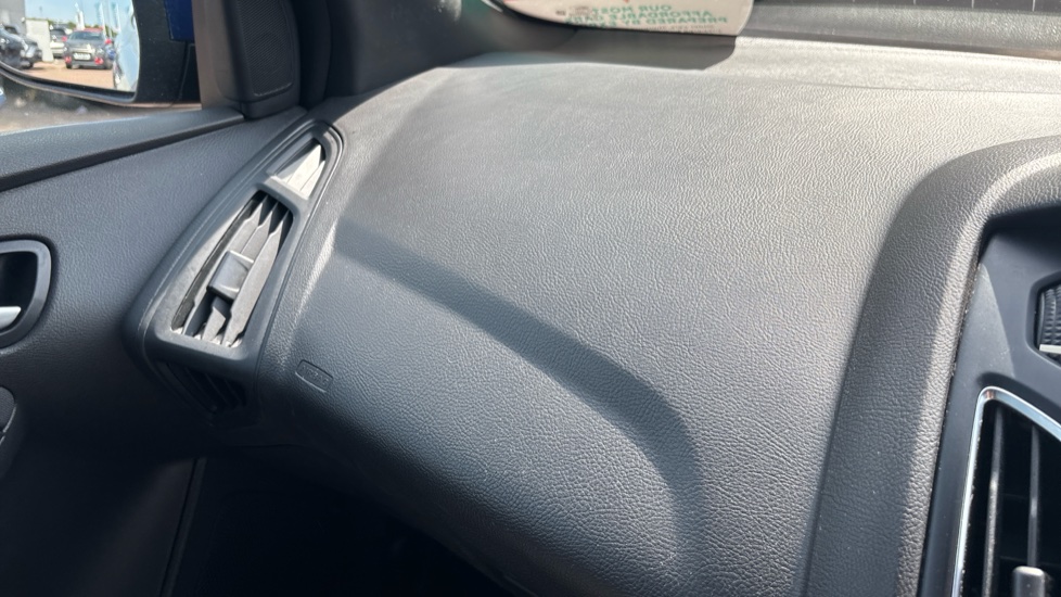 Ford Focus 1.0 EcoBoost 125 ST-Line 5dr Petrol Hatchback - Image 22