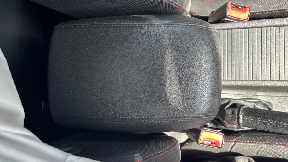 Ford Focus 1.0 EcoBoost 125 ST-Line 5dr Petrol Hatchback - Image 33