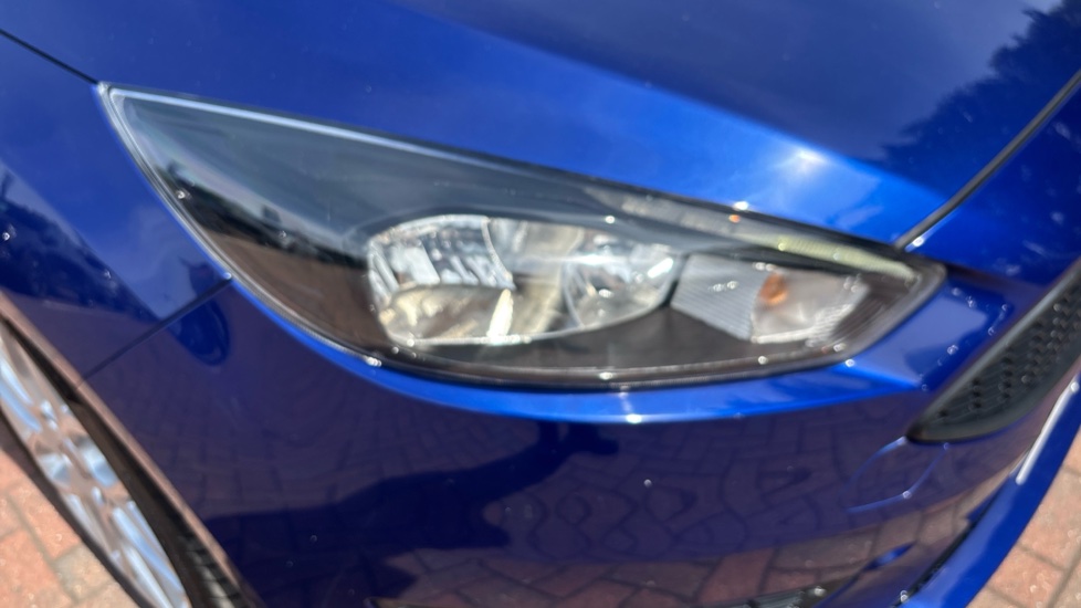 Ford Focus 1.0 EcoBoost 125 ST-Line 5dr Petrol Hatchback - Image 41