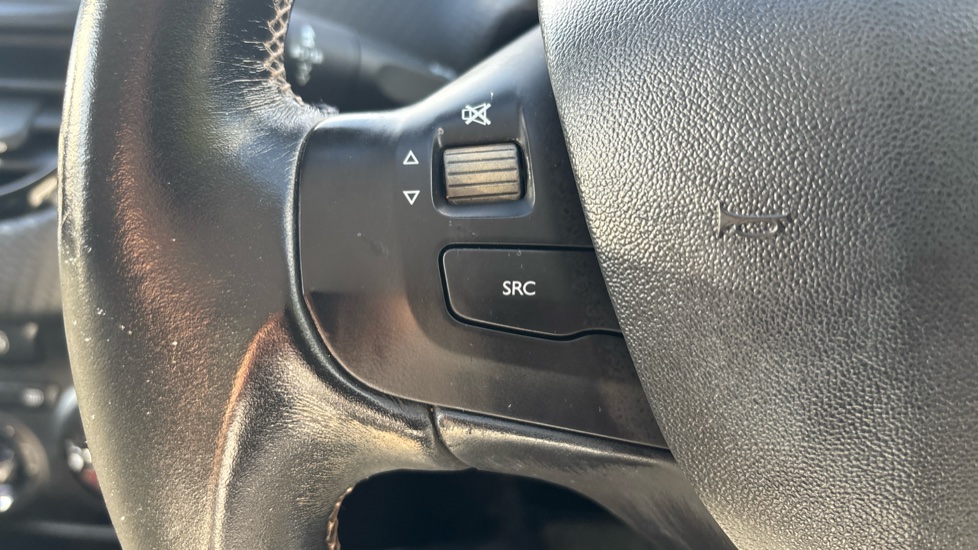 Peugeot 208 1.2 PureTech 110 Allure 5dr EAT6 Petrol Hatchback - Image 29