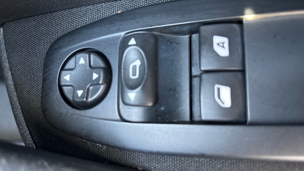 Peugeot 208 1.2 PureTech 110 Allure 5dr EAT6 Petrol Hatchback - Image 34