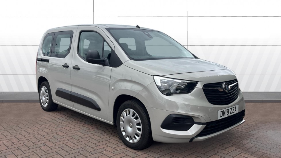 Vauxhall Combo Life 1.2 Turbo Design 5dr Petrol Estate - Image 1