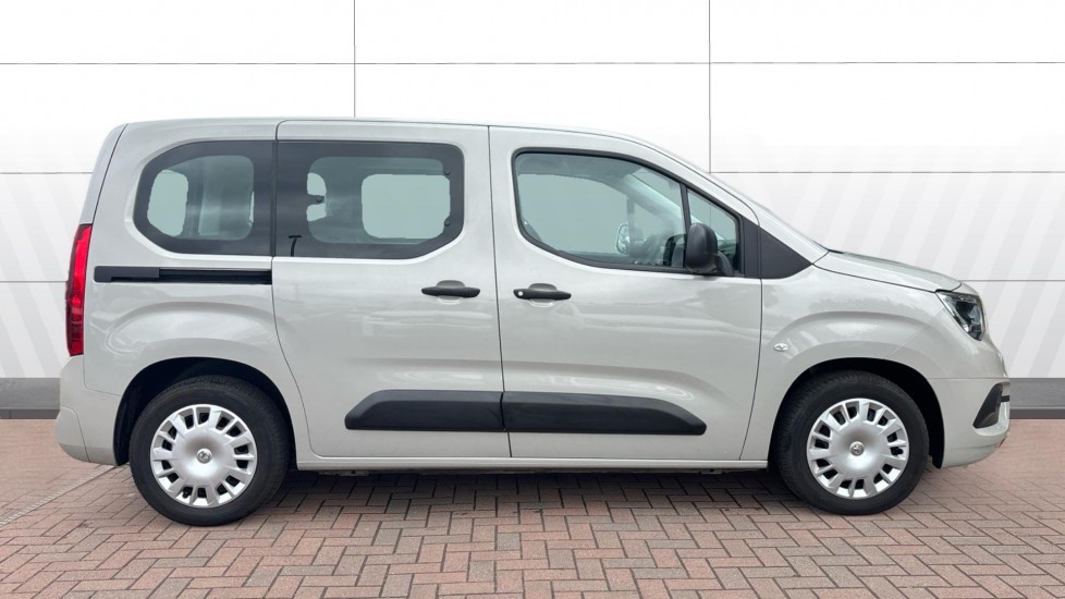Vauxhall Combo Life 1.2 Turbo Design 5dr Petrol Estate - Image 5