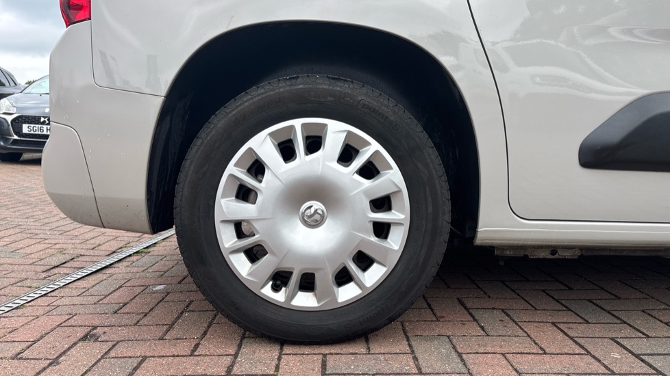 Vauxhall Combo Life 1.2 Turbo Design 5dr Petrol Estate - Image 7