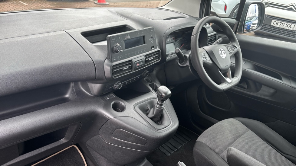 Vauxhall Combo Life 1.2 Turbo Design 5dr Petrol Estate - Image 9