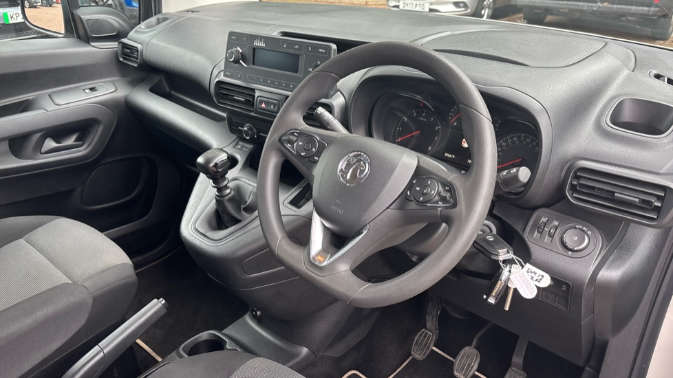 Vauxhall Combo Life 1.2 Turbo Design 5dr Petrol Estate - Image 11